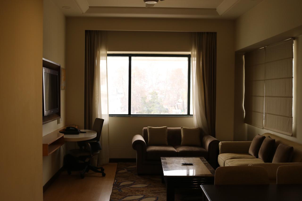 Radisson Srinagar Hotel Exterior foto