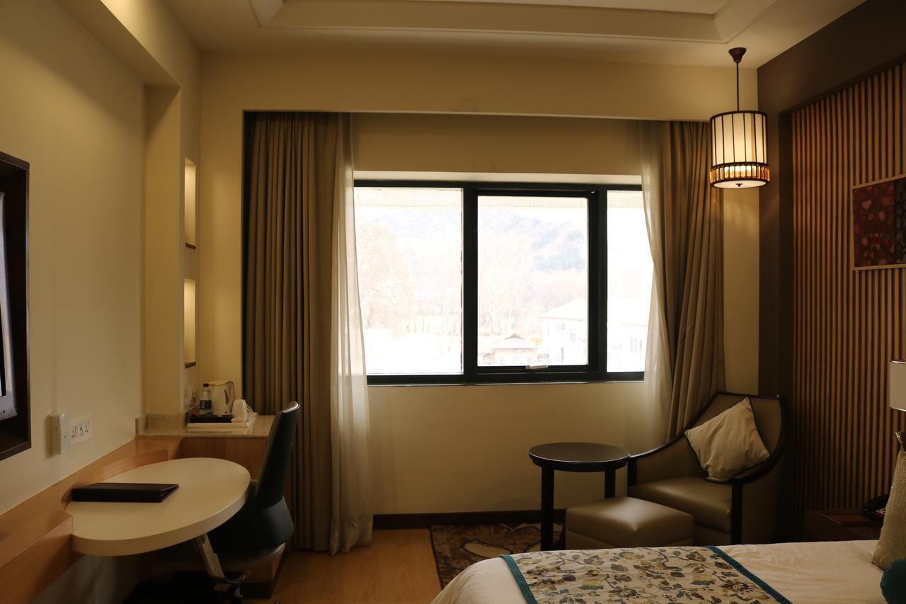 Radisson Srinagar Hotel Exterior foto